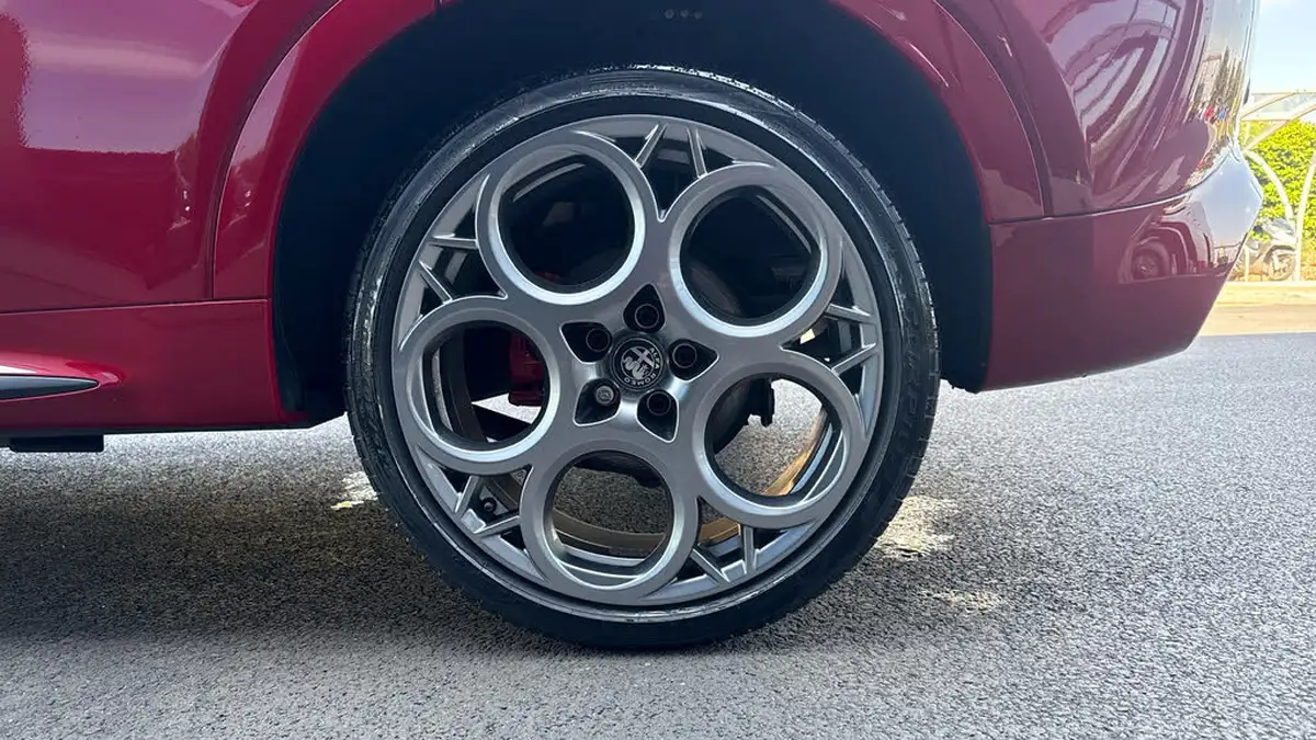 2024-alfa-romeo-tonale-15-tributo-italiano-big-14
