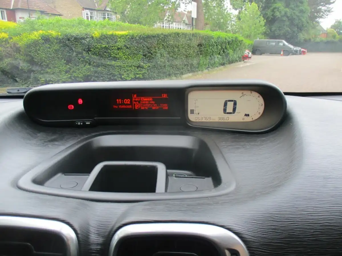 2016-citroen-c3-picasso-12-puretech-platinum-big-20