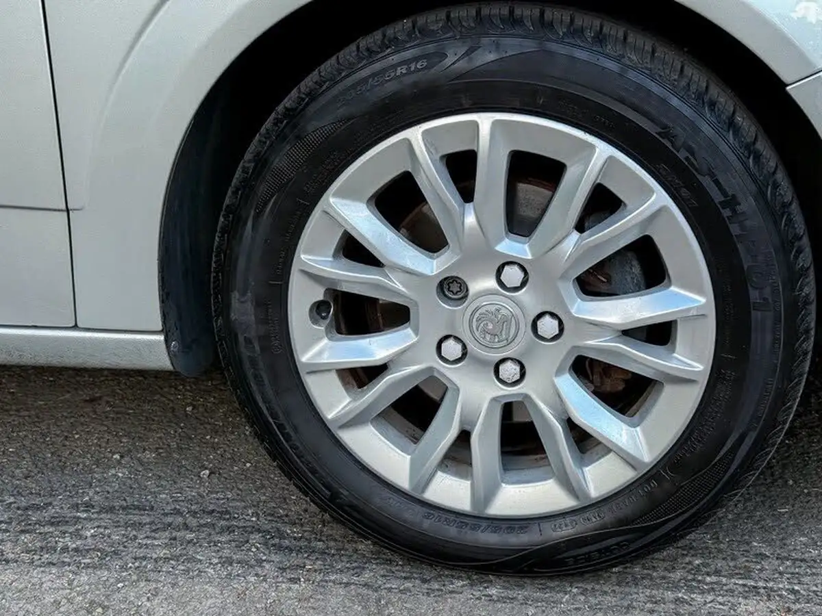 2011-vauxhall-astra-16-sri-16v-vvt-sport-hatch-3d-big-28