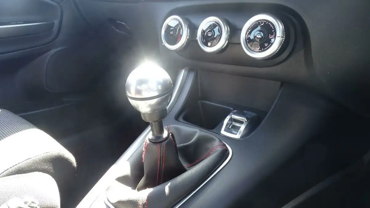 2013-alfa-romeo-giulietta-14-collezione-multiair-170bhp-big-57