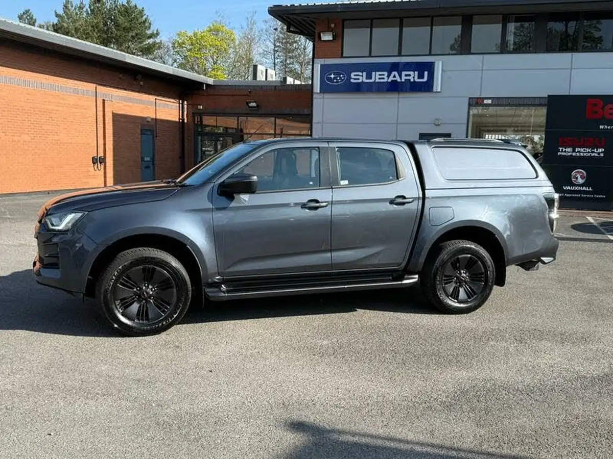 2022-isuzu-d-max-19td-v-cross-pickup-auto-big-5