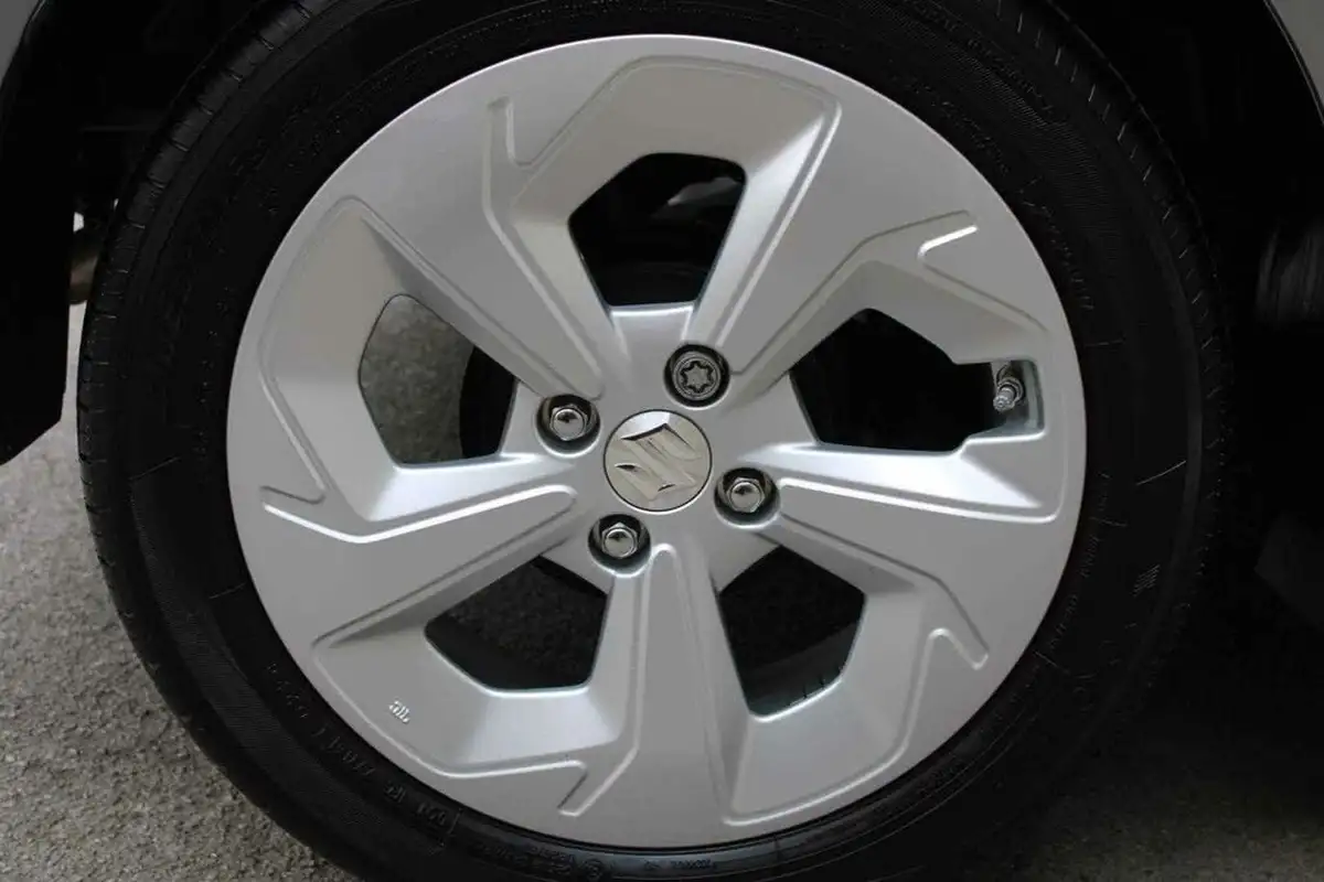 2024-suzuki-swift-12-motion-big-9