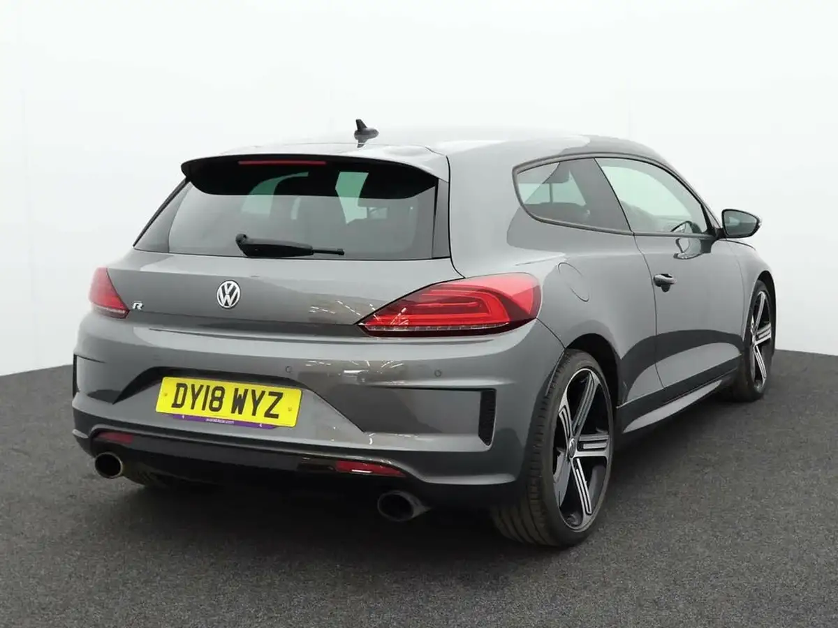 2018-volkswagen-scirocco-20-tsi-r-dsg-big-5