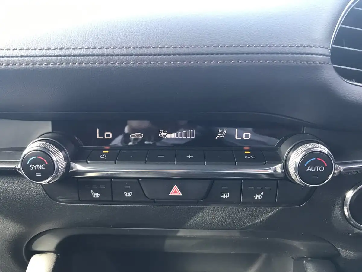 2022-mazda-mazda3-20-sport-lux-122ps-hatchback-5d-big-18
