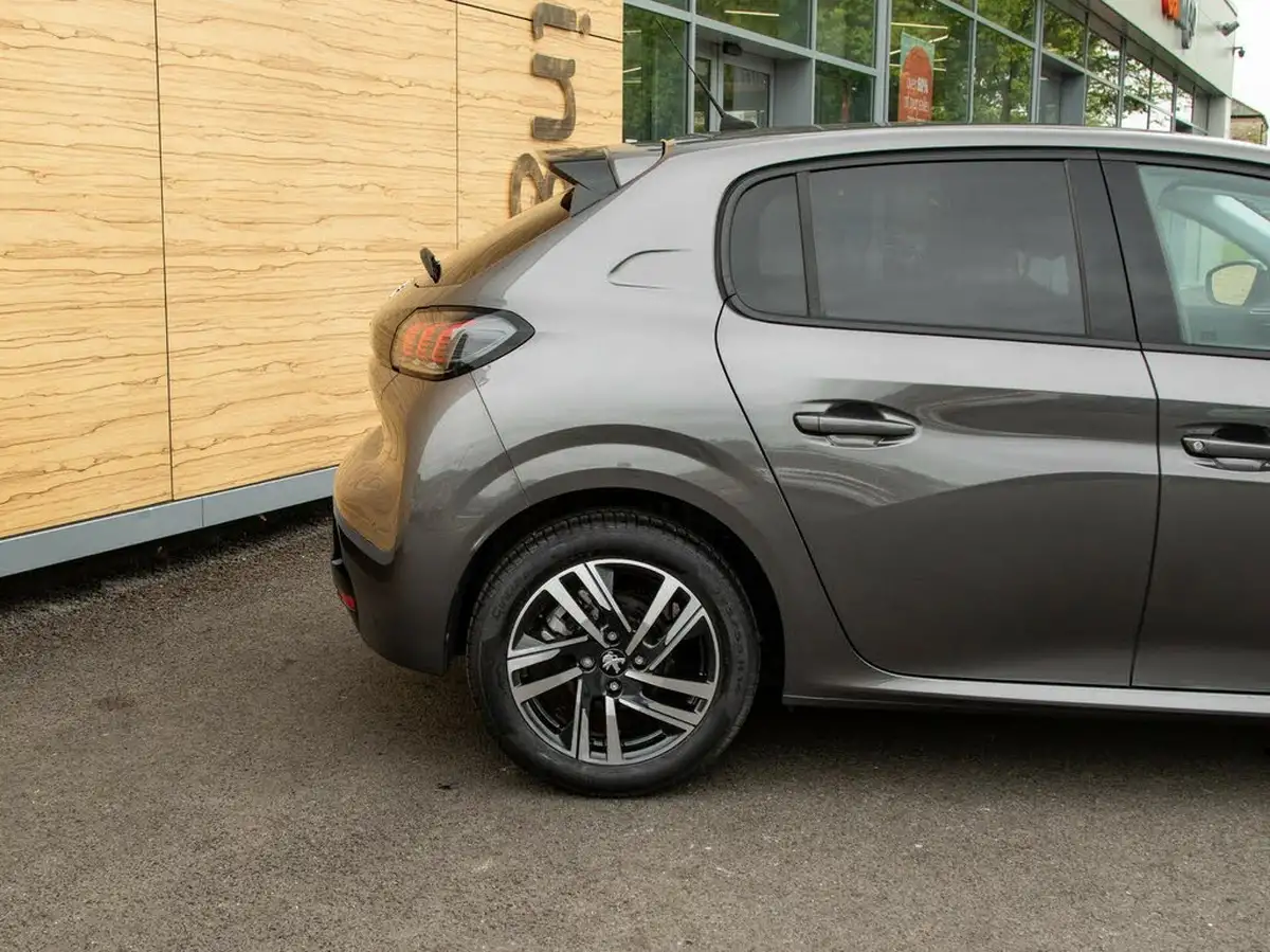 2021-peugeot-208-12-puretech-allure-premium-100bhp-big-6