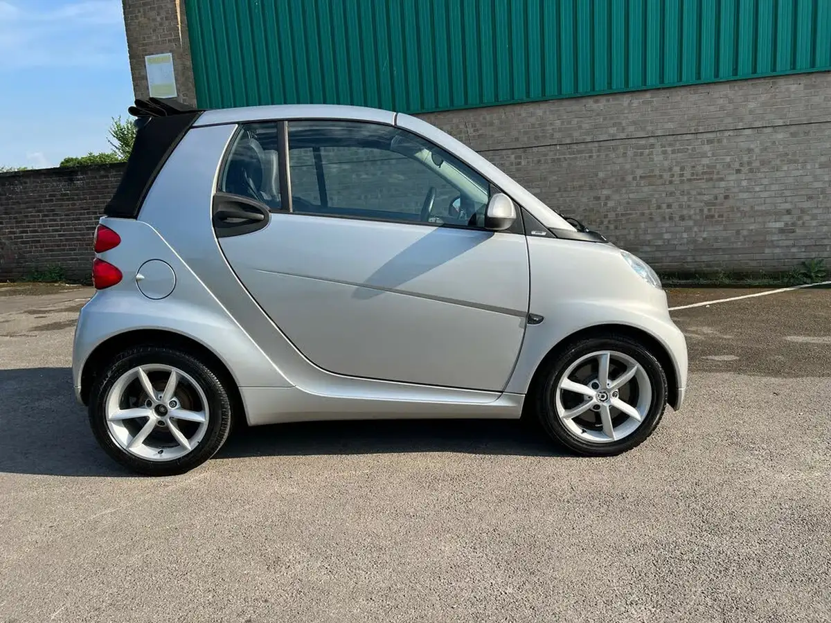 2011-smart-fortwo-10-pulse-71bhp-cabriolet-softouch-big-3