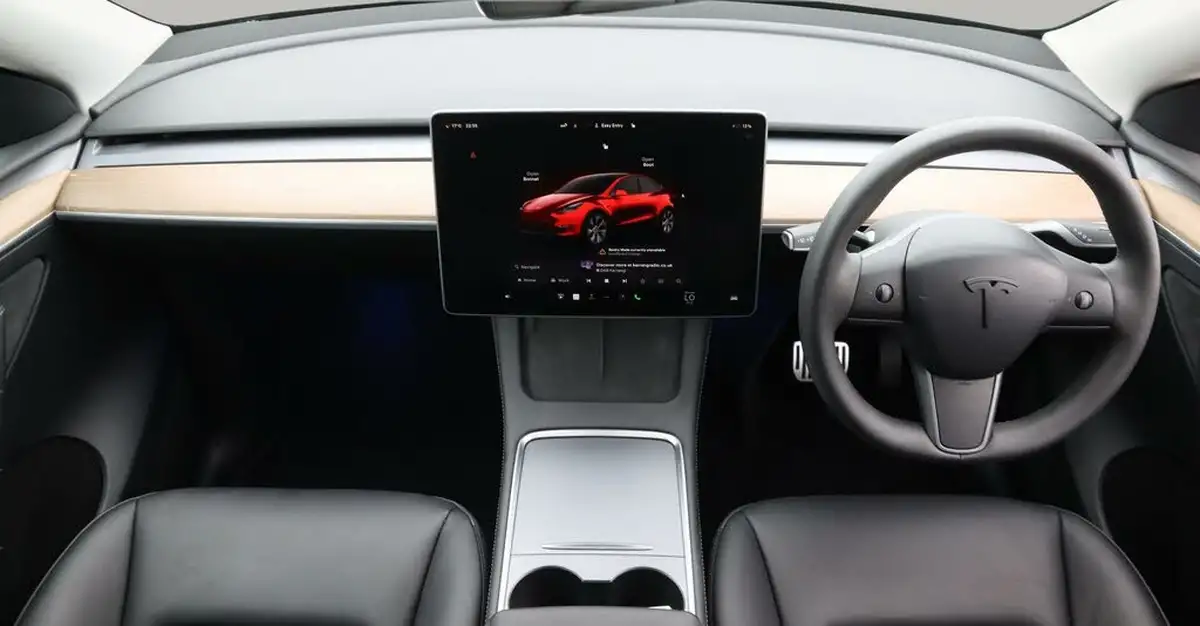 2022-tesla-model-y-e-long-range-big-13