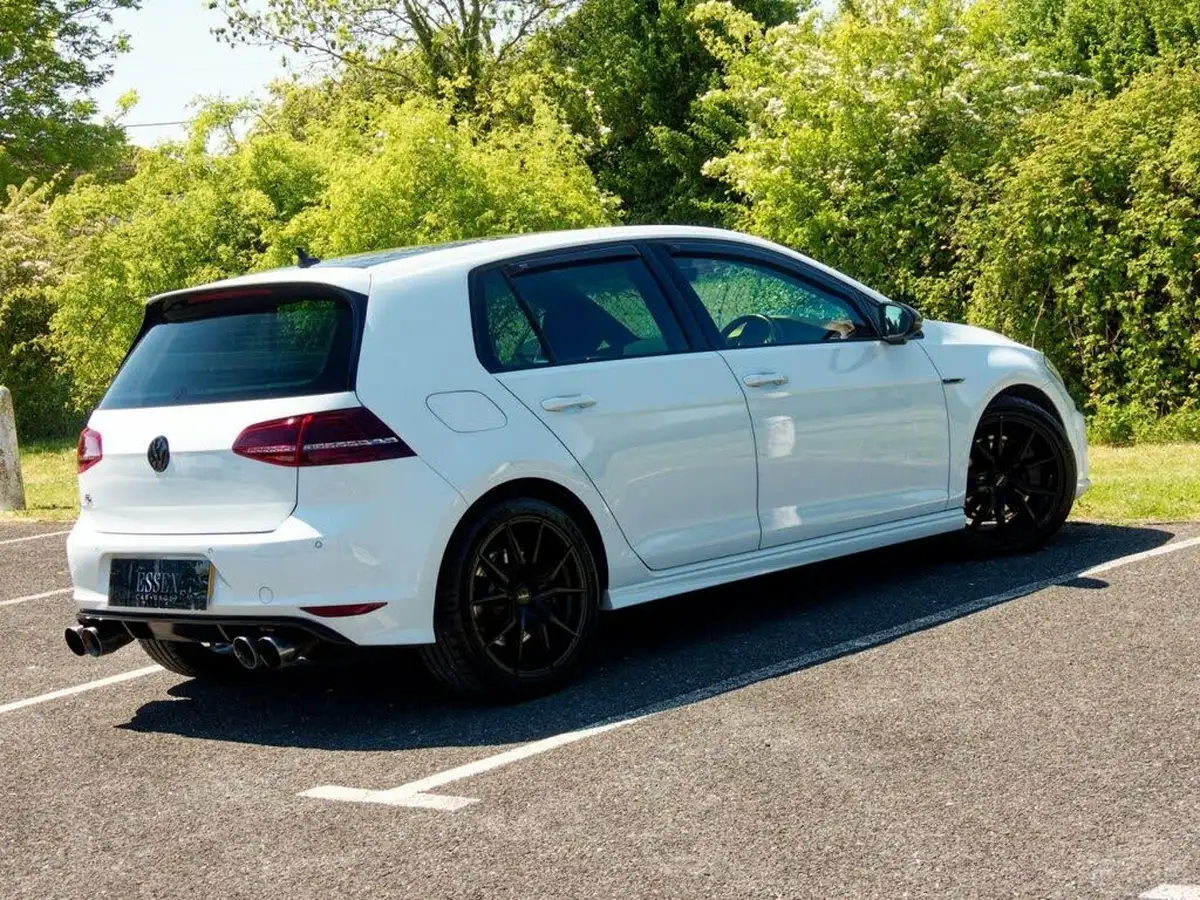 2016-volkswagen-golf-20-tsi-r-4motion-bmt-ss-hatchback-5d-dsg-big-7