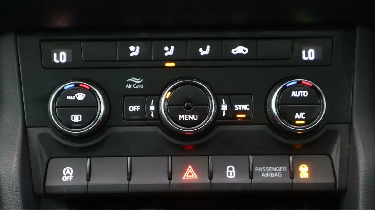2019-skoda-karoq-16tdi-se-big-11