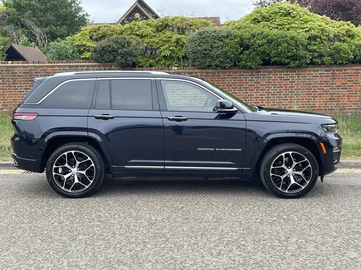 2023-jeep-grand-cherokee-20-gme-summit-reserve-big-1
