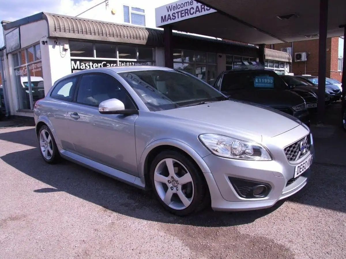 2010-volvo-c30-16td-r-design-big-0