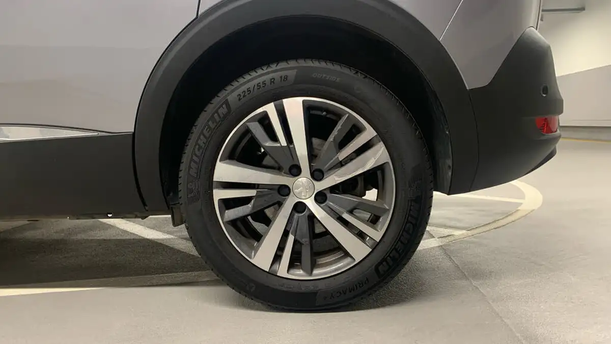 2021-peugeot-5008-suv-12-puretech-allure-premium-eat8-big-14