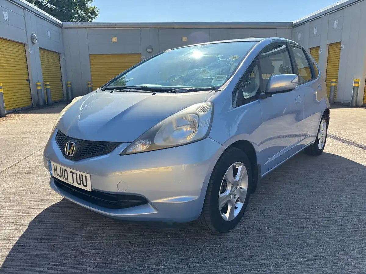 2010-honda-jazz-14-es-t-big-0