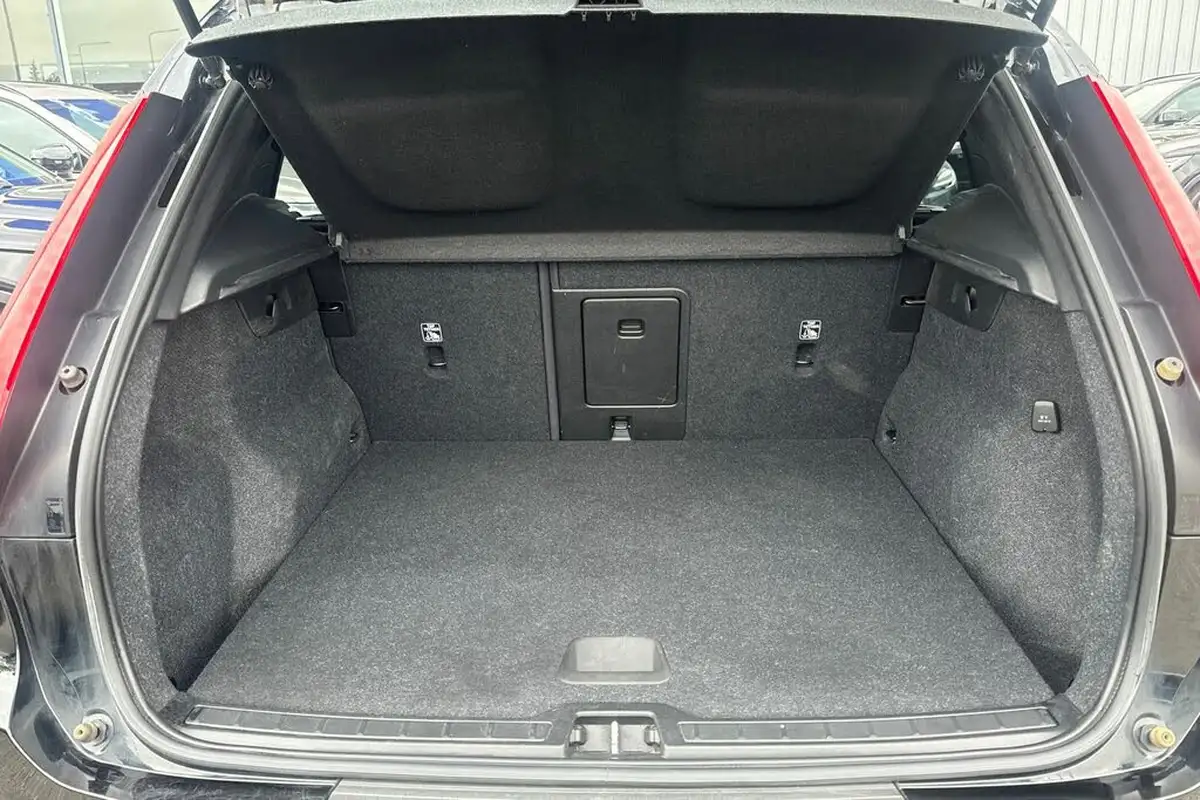 2021-volvo-xc40-15-t3-momentum-161bhp-big-7
