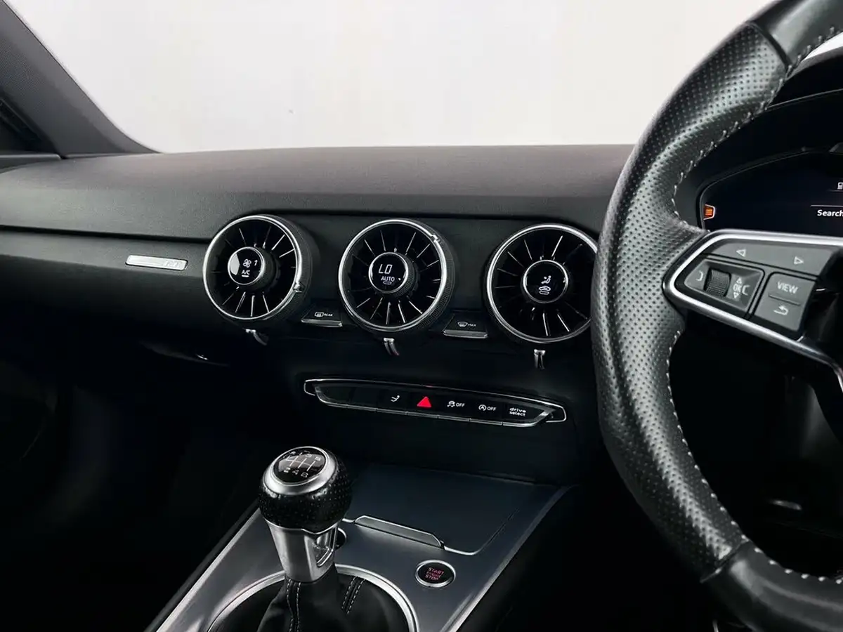 2016-audi-tt-coupe-18-tfsi-s-line-big-42