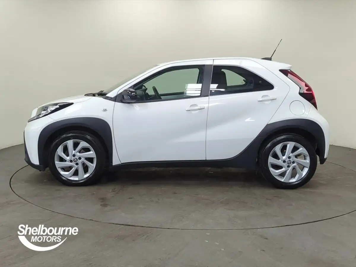 2023-toyota-aygo-x-10-vvt-i-pure-big-13
