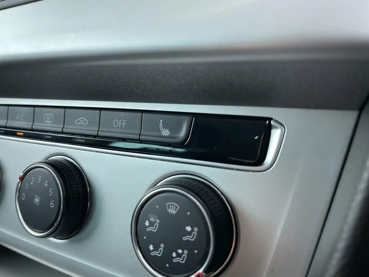 2015-volkswagen-passat-20tdi-se-business-bmtss-saloon-4d-big-54