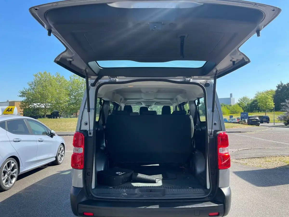 2022-vauxhall-vivaro-life-e-combi-l-9-seat-big-37