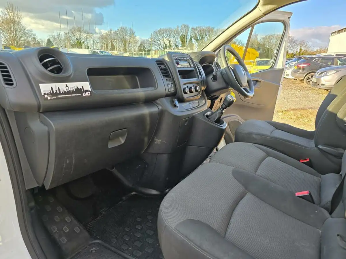 2021-renault-trafic-20dci-ll30-energy-120-business-panel-big-28
