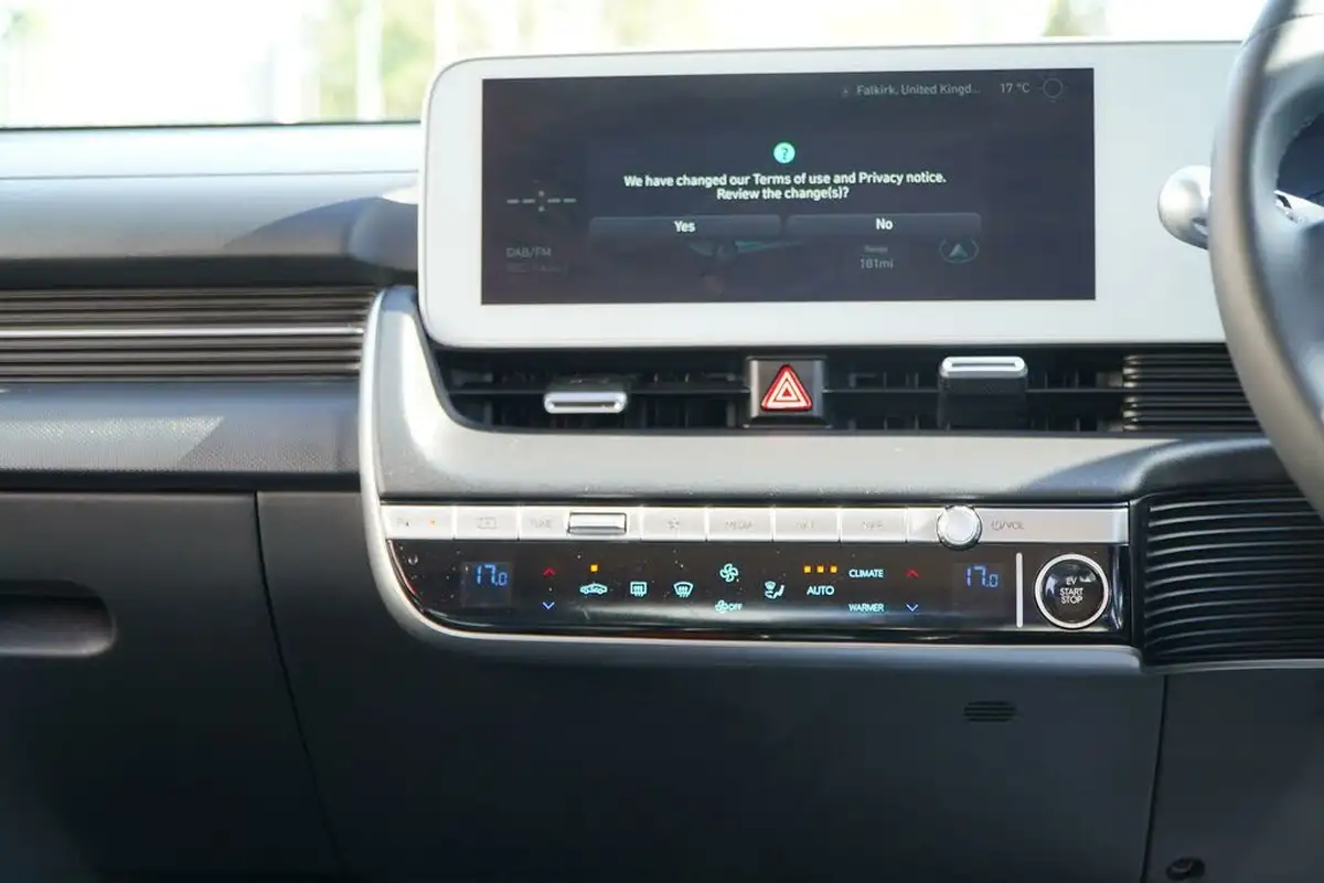 2023-hyundai-ioniq-5-e-premium-170ps-58kwh-rwd-big-30