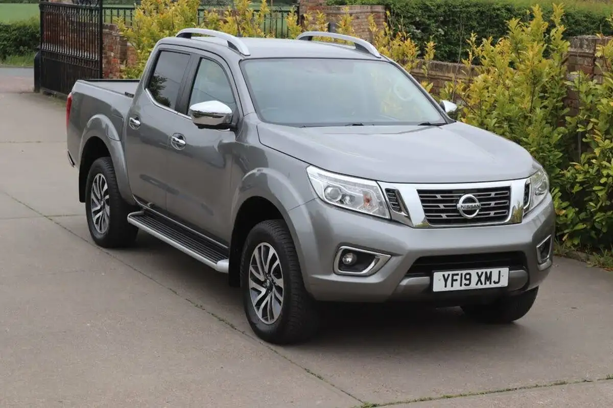 2019-nissan-navara-23dci-tekna-auto-big-11