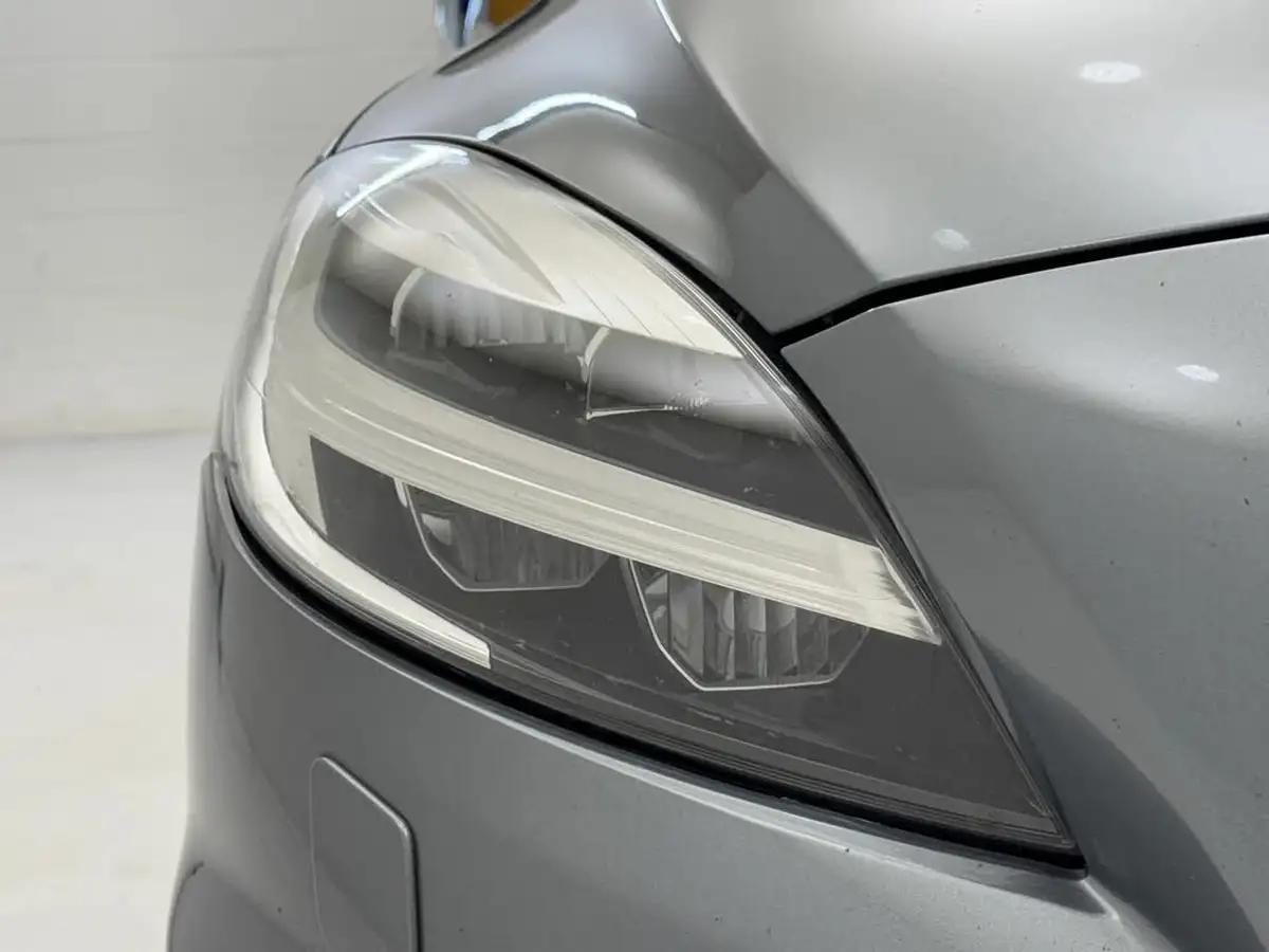 2019-volvo-v40-20td-d2-r-design-geartronic-big-31
