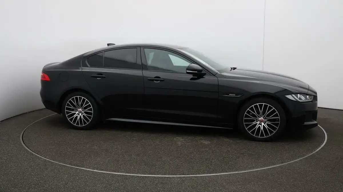 2019-jaguar-xe-20i-landmark-200ps-big-48
