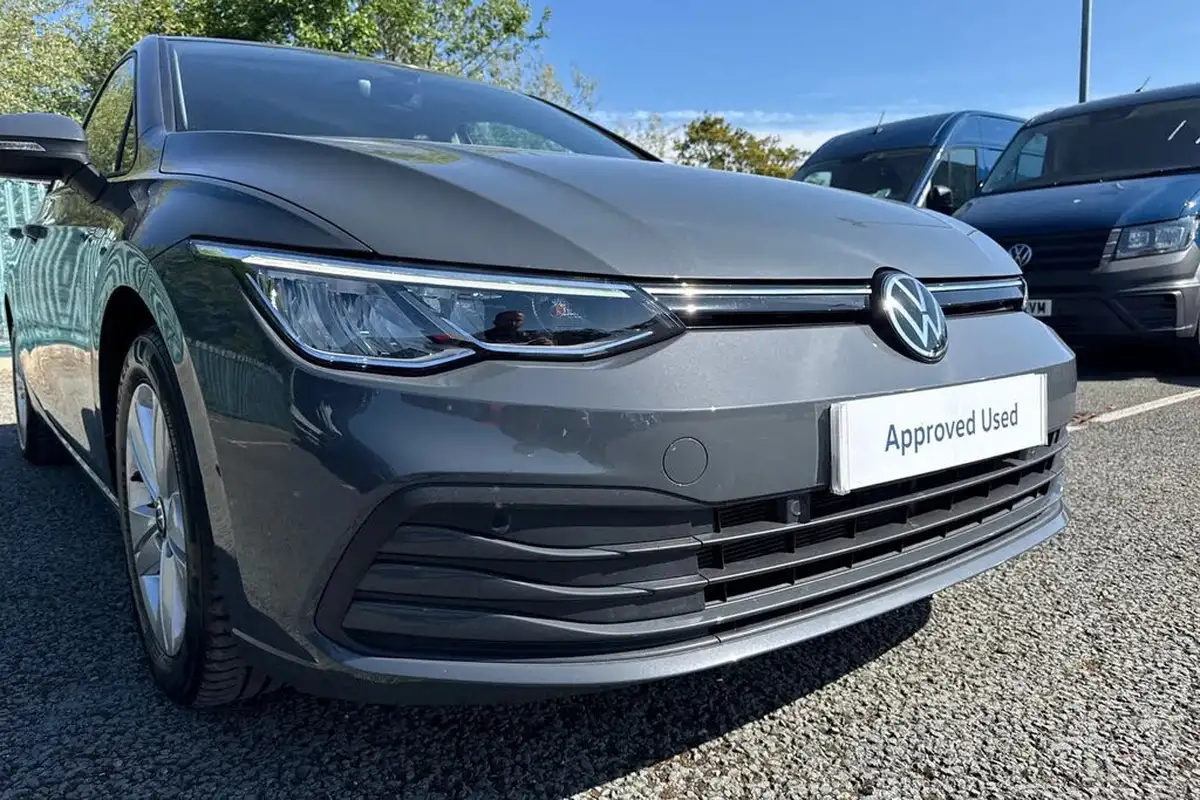 2021-volkswagen-golf-15-tsi-life-130ps-hatchback-big-16