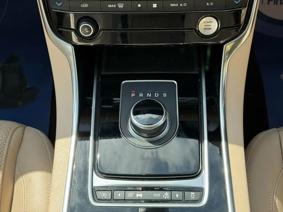 2016-jaguar-xf-20td-prestige-180ps-auto-big-17