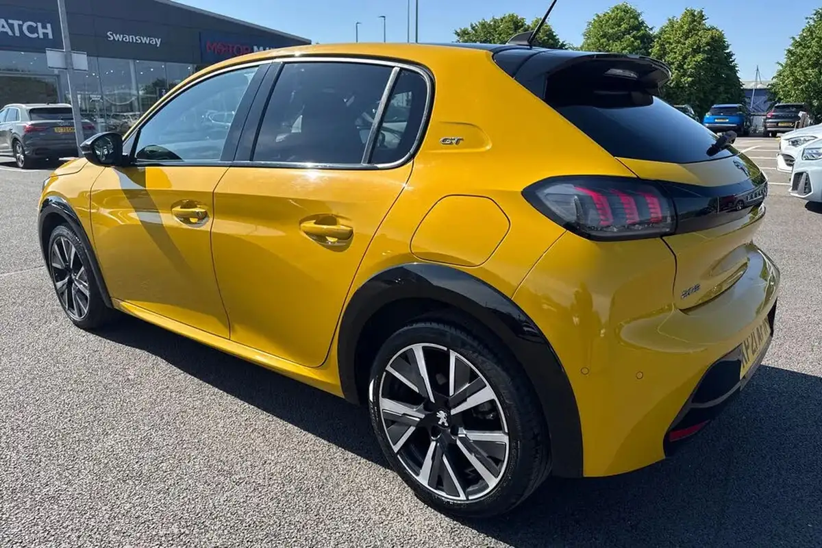 2021-peugeot-208-12-puretech-gt-100bhp-big-29
