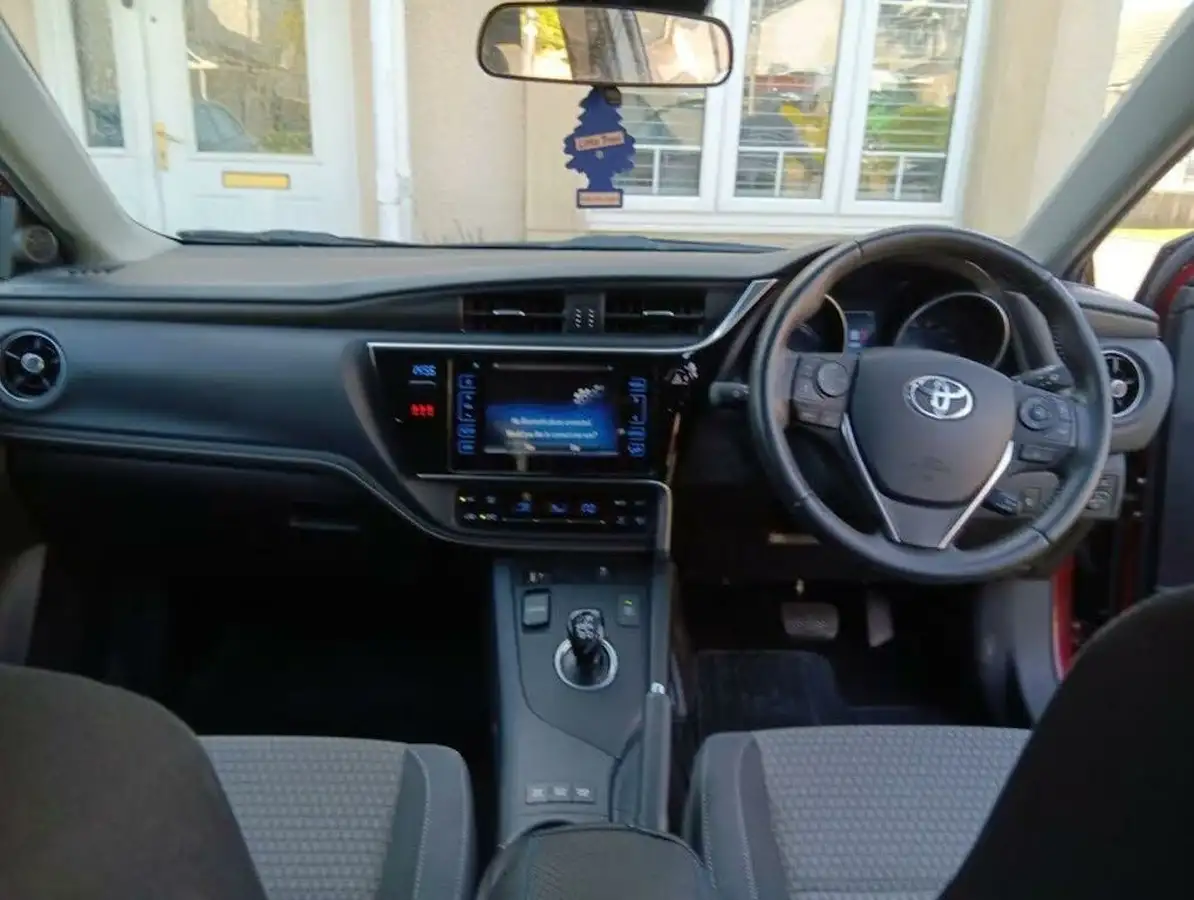 2017-toyota-auris-18-vvt-i-hsd-design-tss-hatchback-big-4