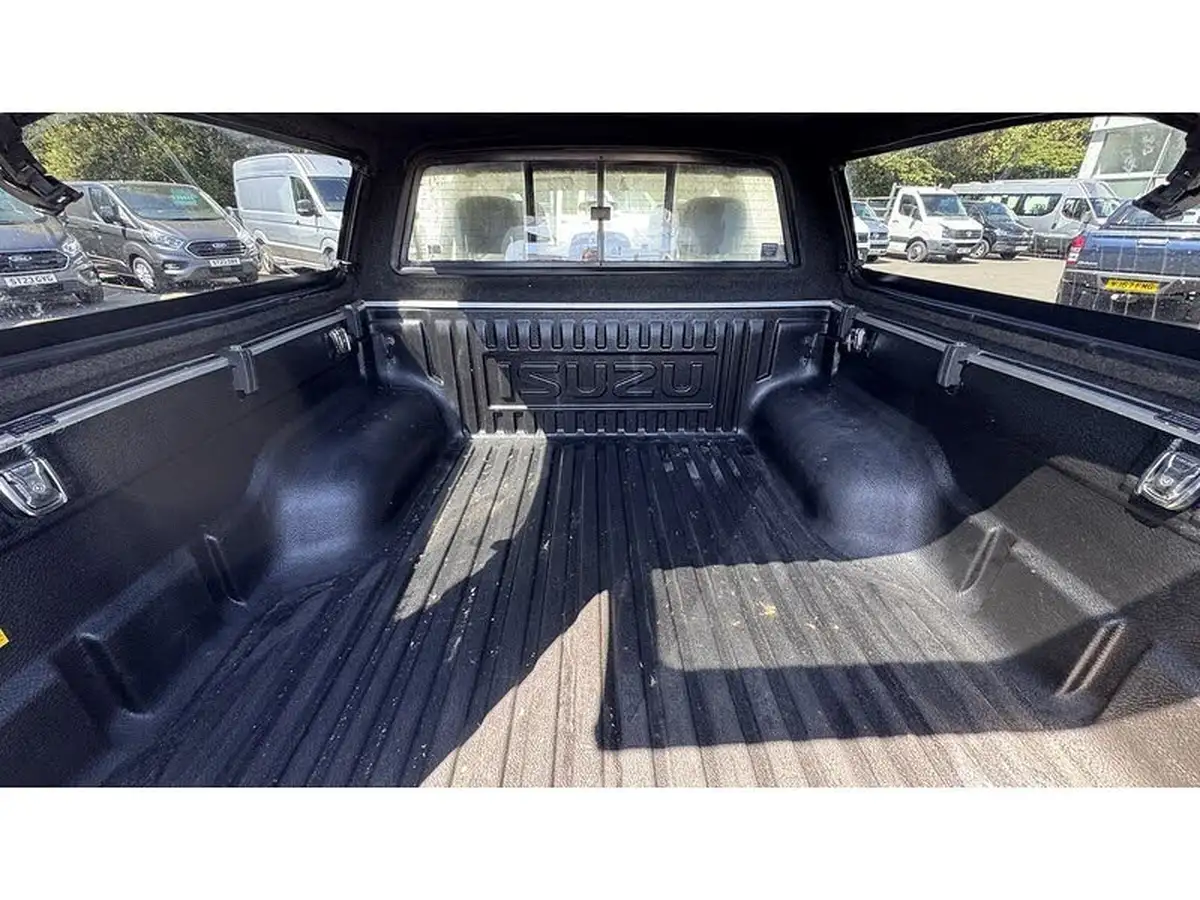 2017-isuzu-d-max-25td-4x4-double-pickup-big-8