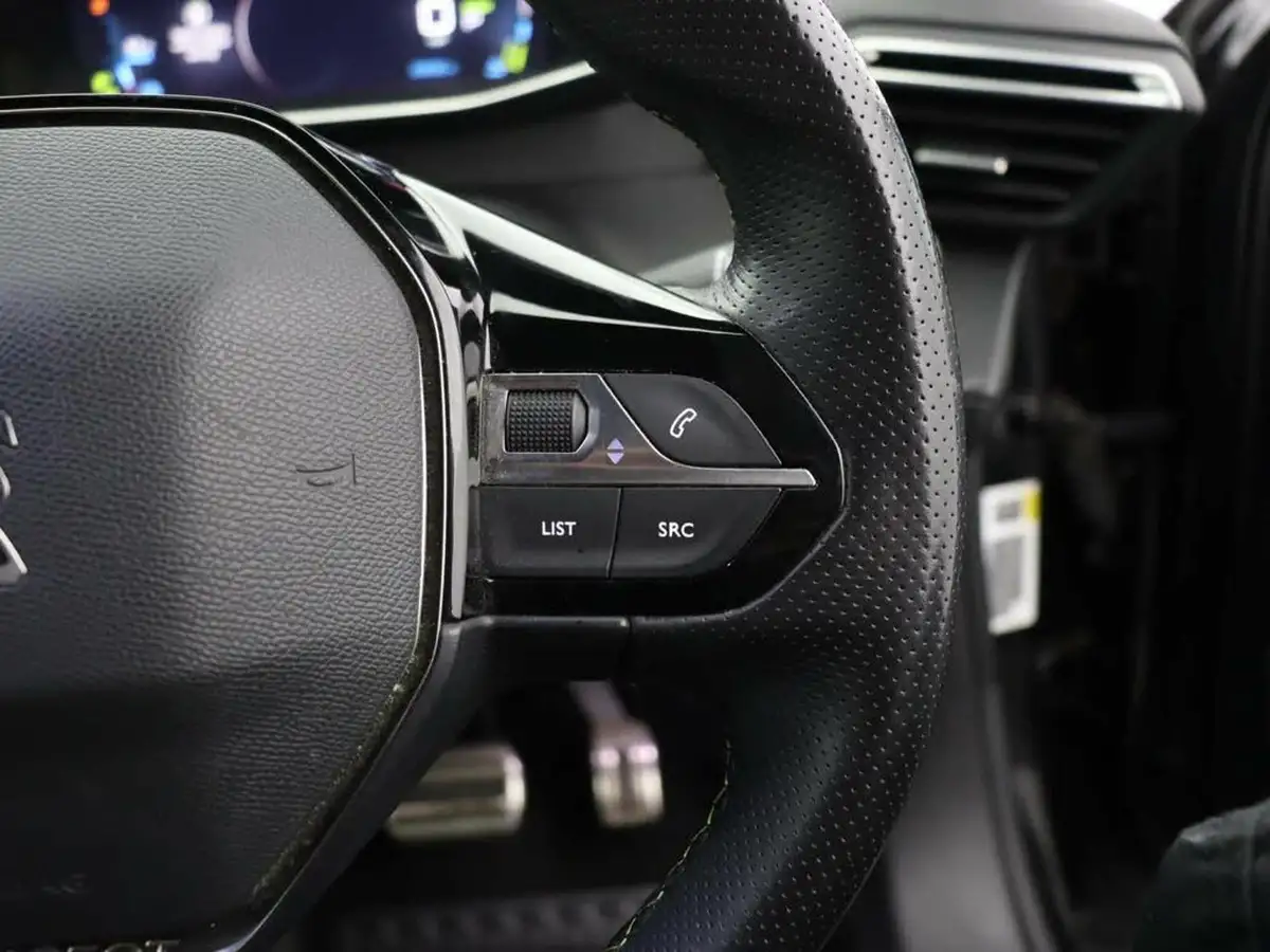 2021-peugeot-2008-suv-e-gt-premium-50kwh-big-35