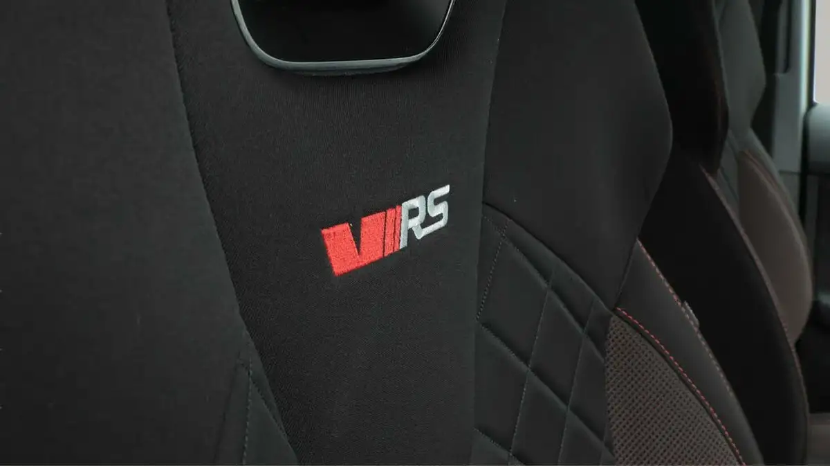 2021-skoda-octavia-20tdi-vrs-estate-big-23