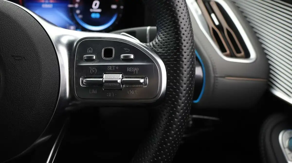 2022-mercedes-benz-eqc-e-eqc-400-amg-line-big-21