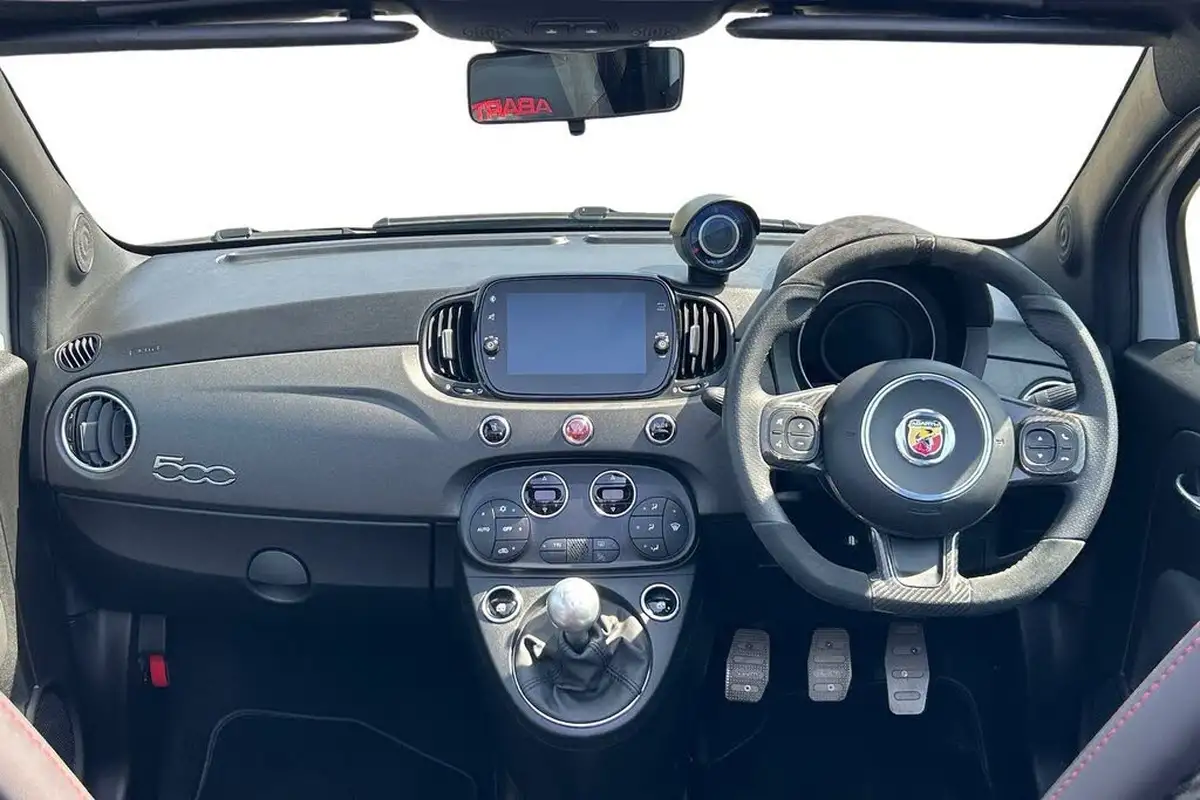 2023-abarth-695c-14-tjet-competizione-big-8