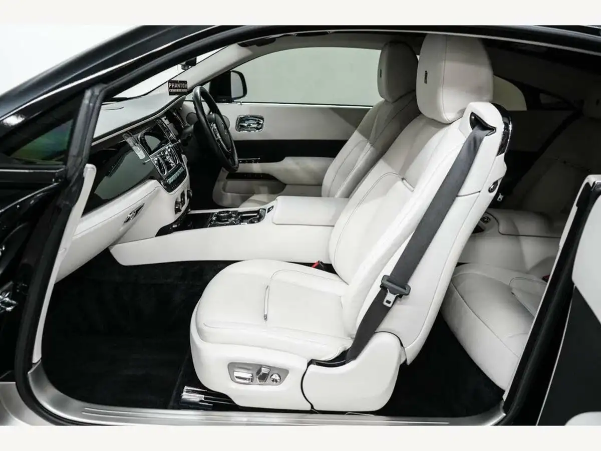 2017-rolls-royce-wraith-66-no-trim-big-11