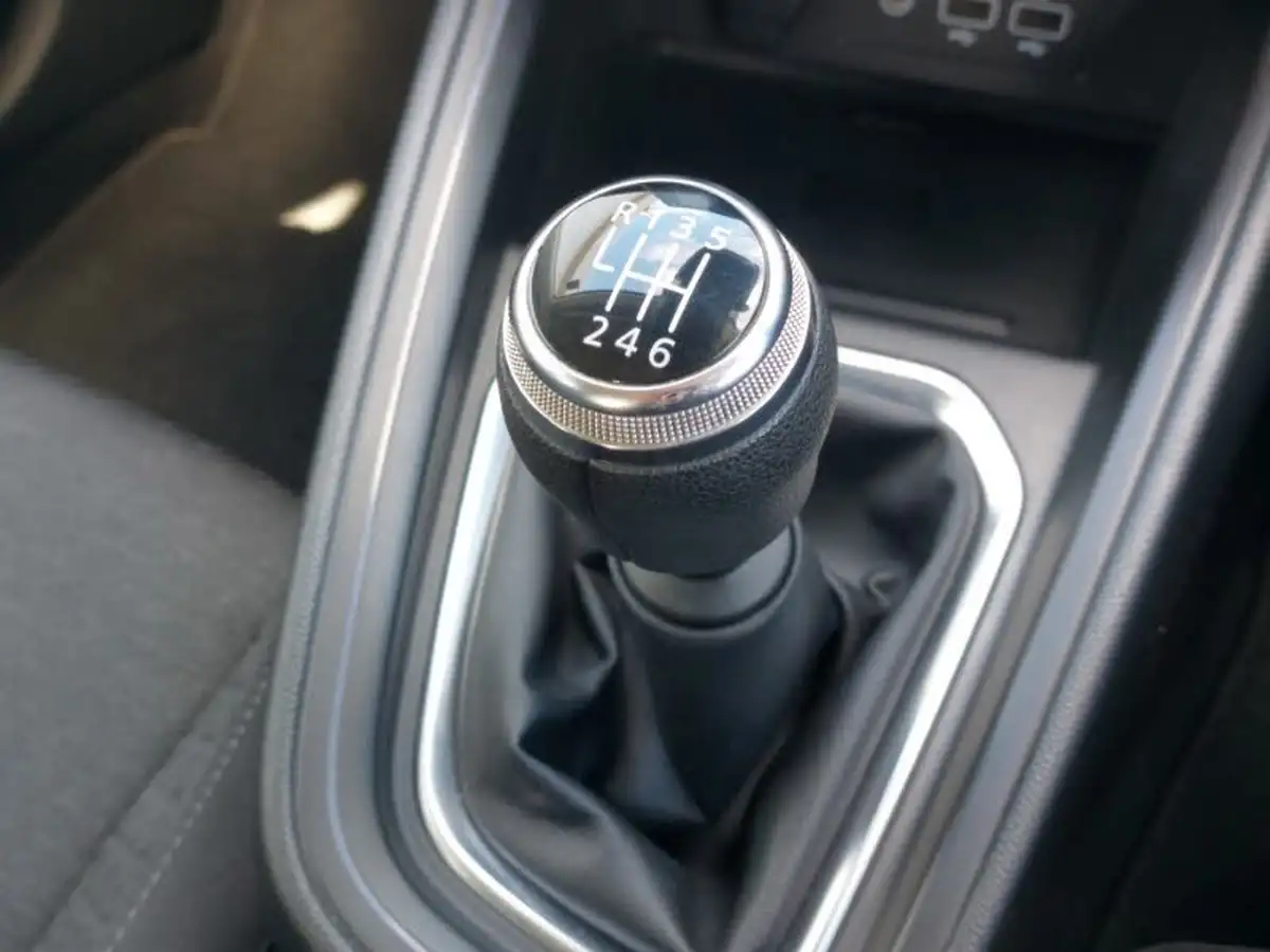 2021-renault-clio-10-tce-iconic-90ps-big-14