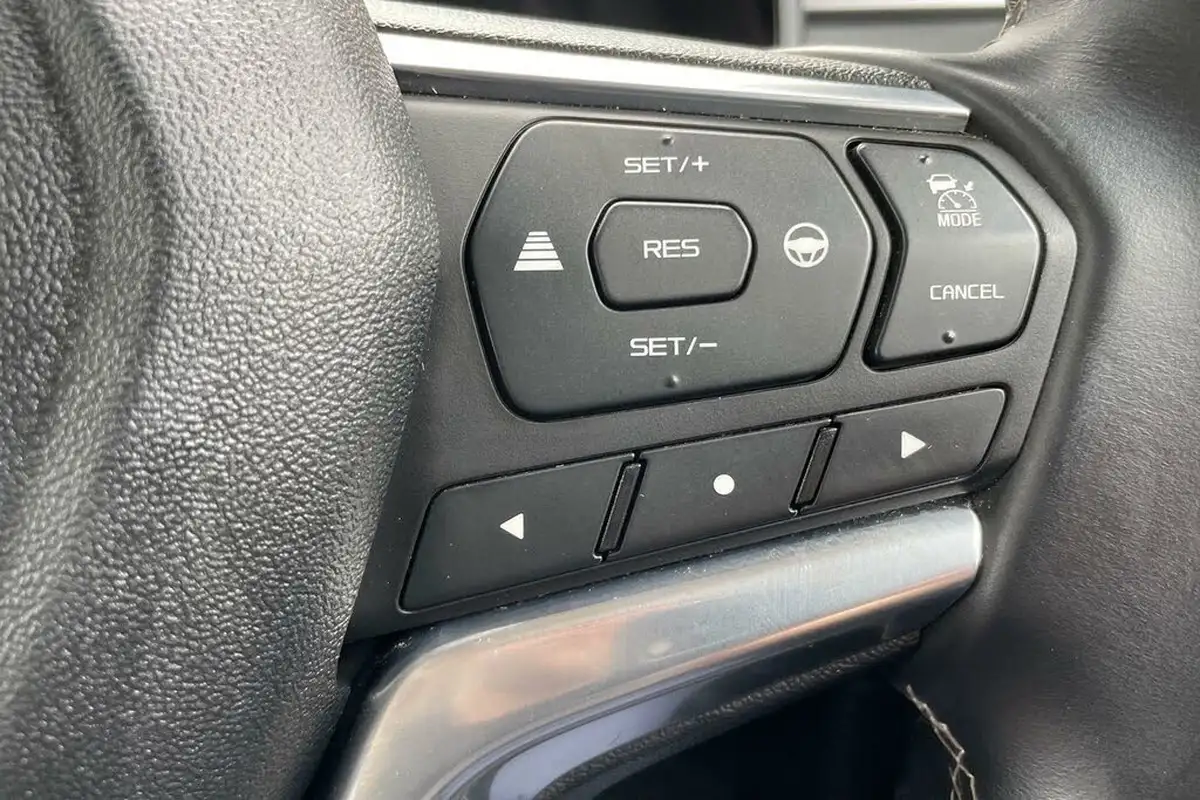2024-isuzu-d-max-19td-dl40-auto-big-37