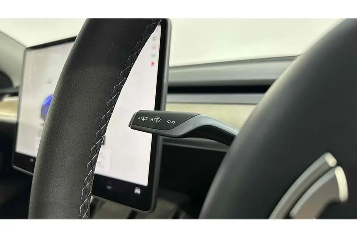 2022-tesla-model-y-e-long-range-big-36