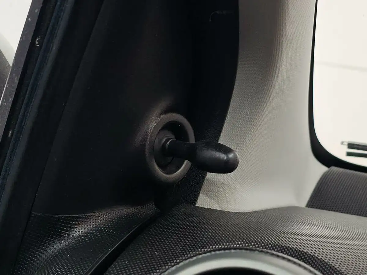 2013-toyota-aygo-10-aygo-fire-5d-big-52