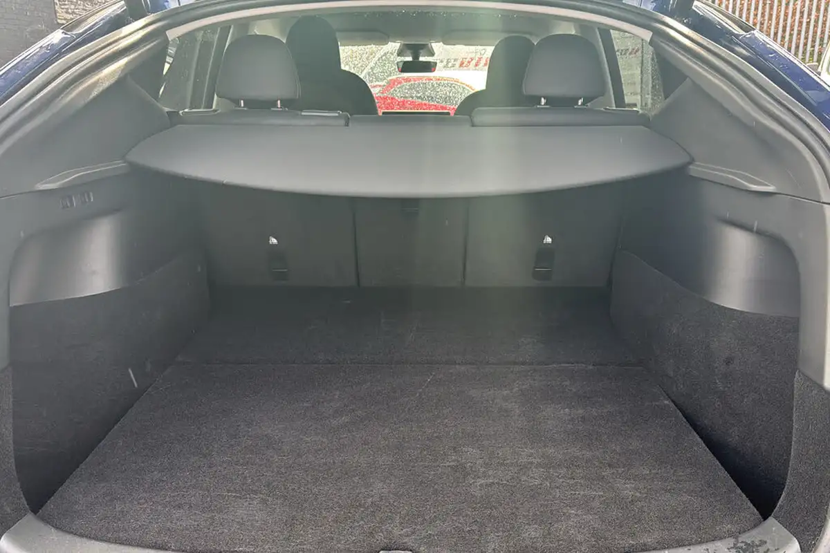 2022-tesla-model-y-e-long-range-big-18