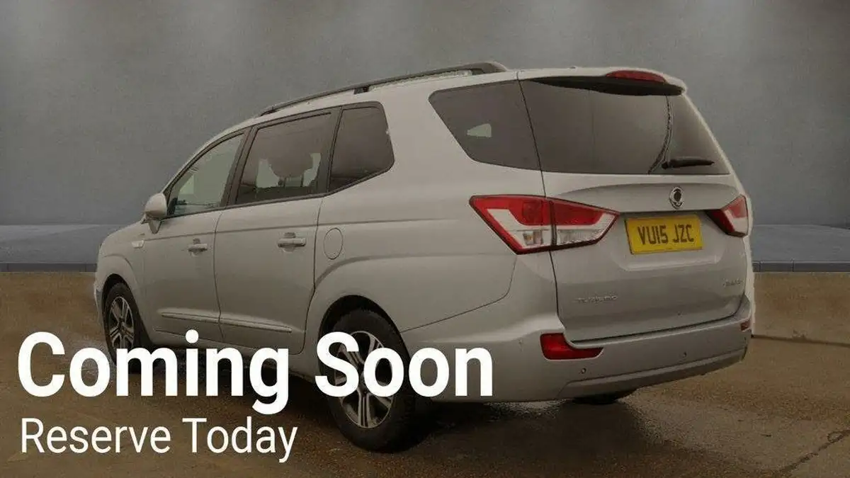 2015-kgm-ssangyong-turismo-20td-ex-awd-big-11