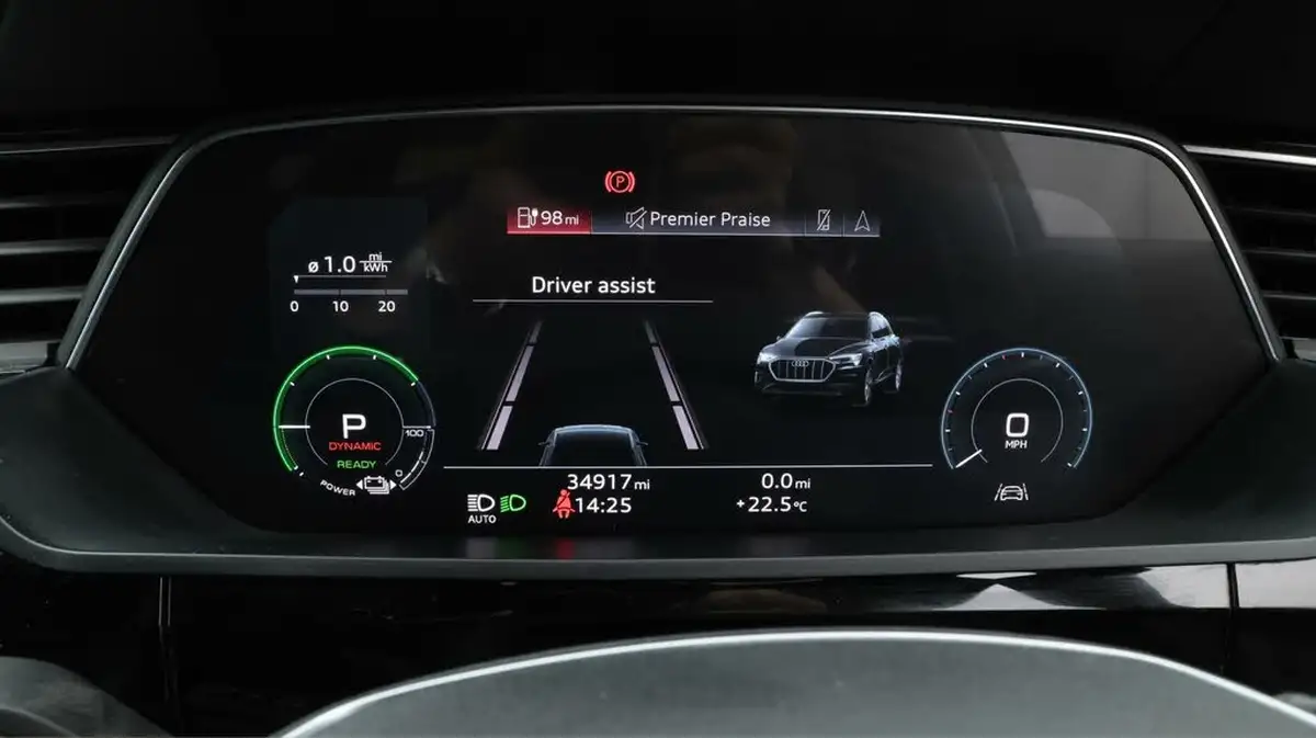 2022-audi-e-tron-50e-black-edition-station-wagon-big-10