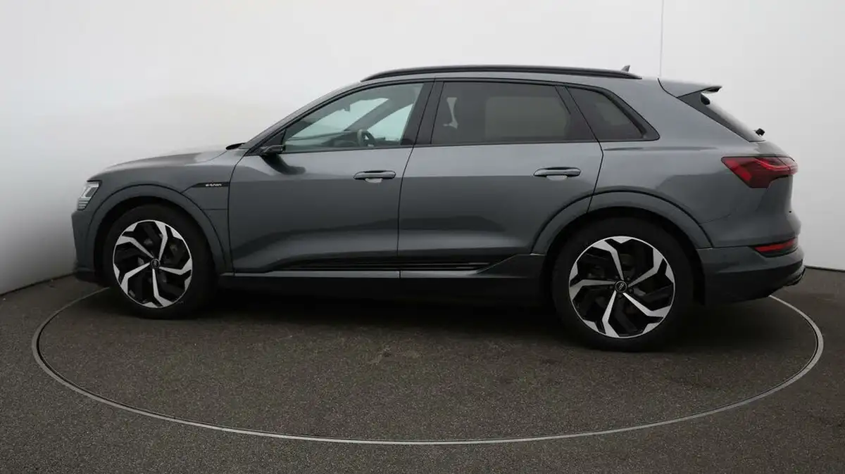 2022-audi-e-tron-50e-black-edition-station-wagon-big-58
