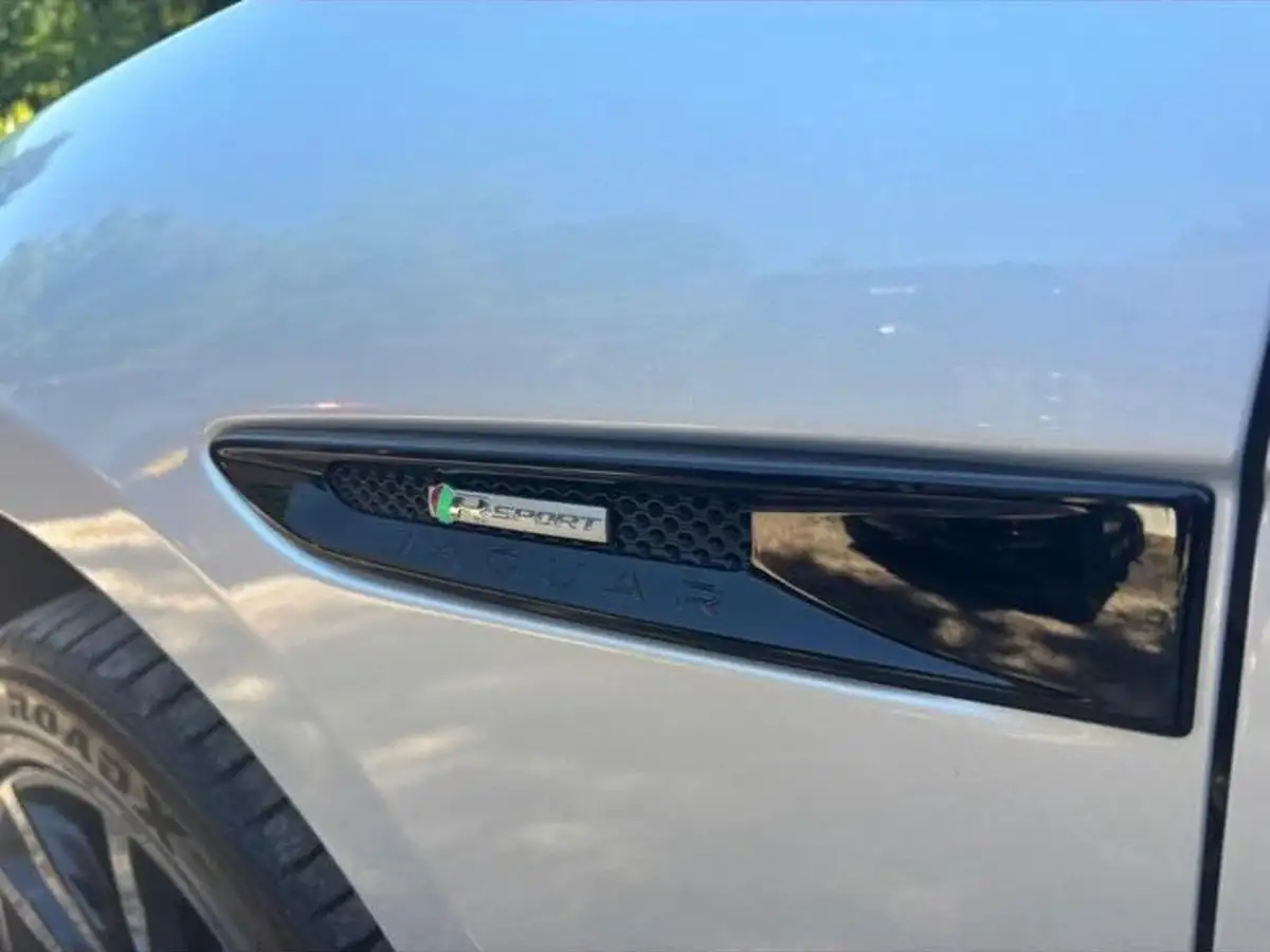 2016-jaguar-f-pace-20-i4d-r-sport-awd-auto-big-7