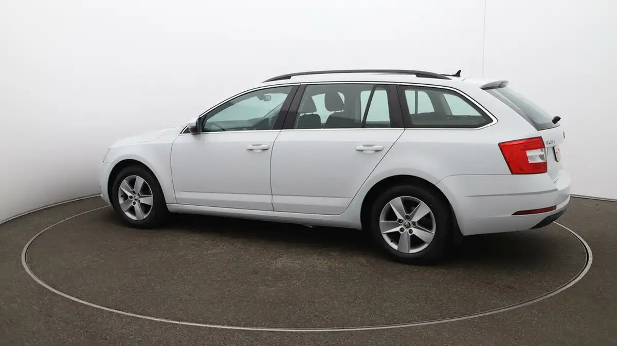 2020-skoda-octavia-16tdi-se-technology-estate-big-46
