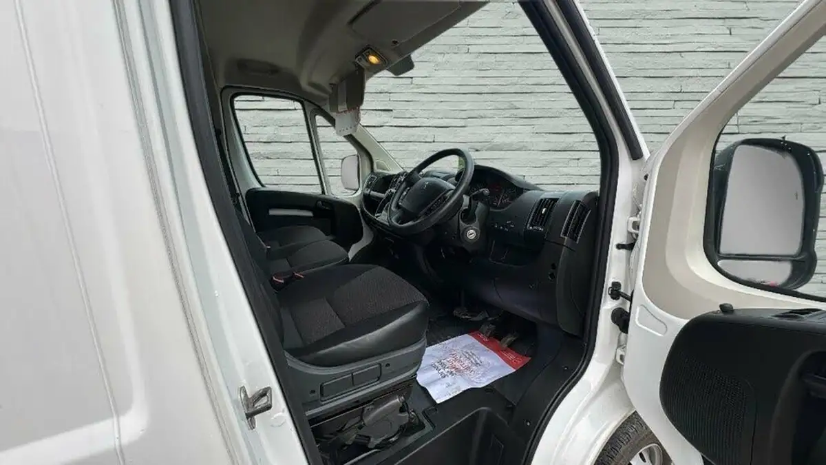 2019-peugeot-boxer-22-bluehdi-professional-335-l3-h2-panel-big-8