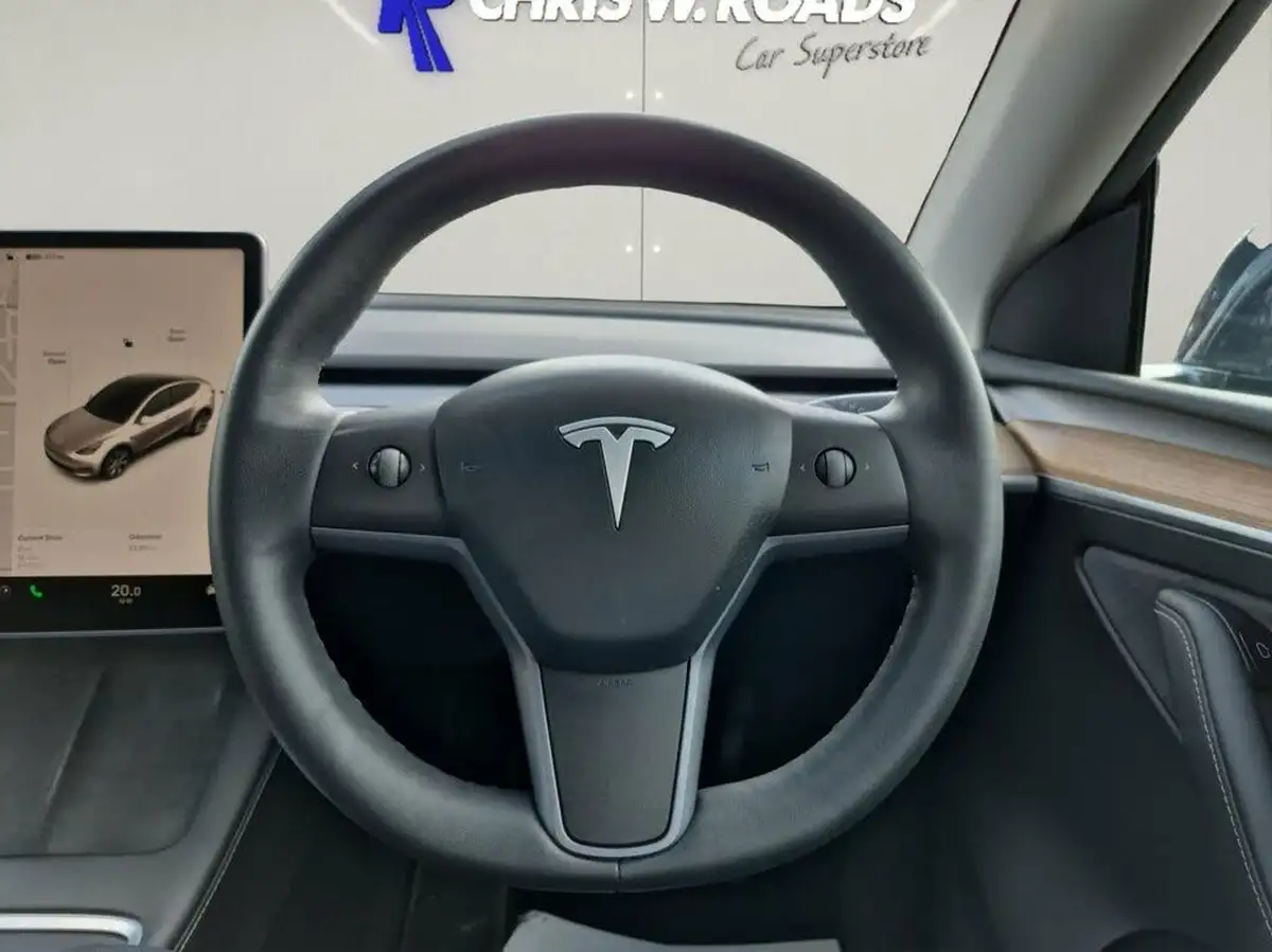 2022-tesla-model-y-e-long-range-big-22