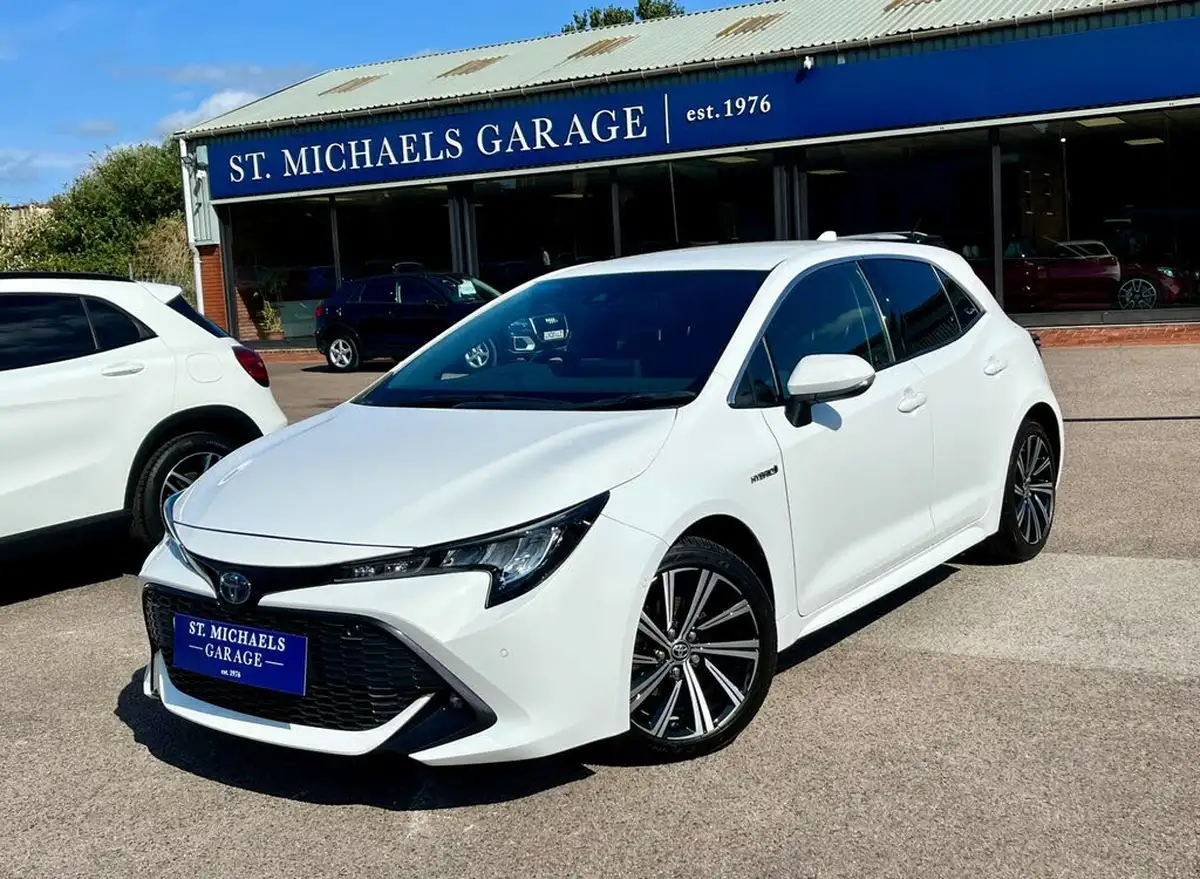 2021-toyota-corolla-18-vvt-i-design-trk-hatchback-5d-big-0
